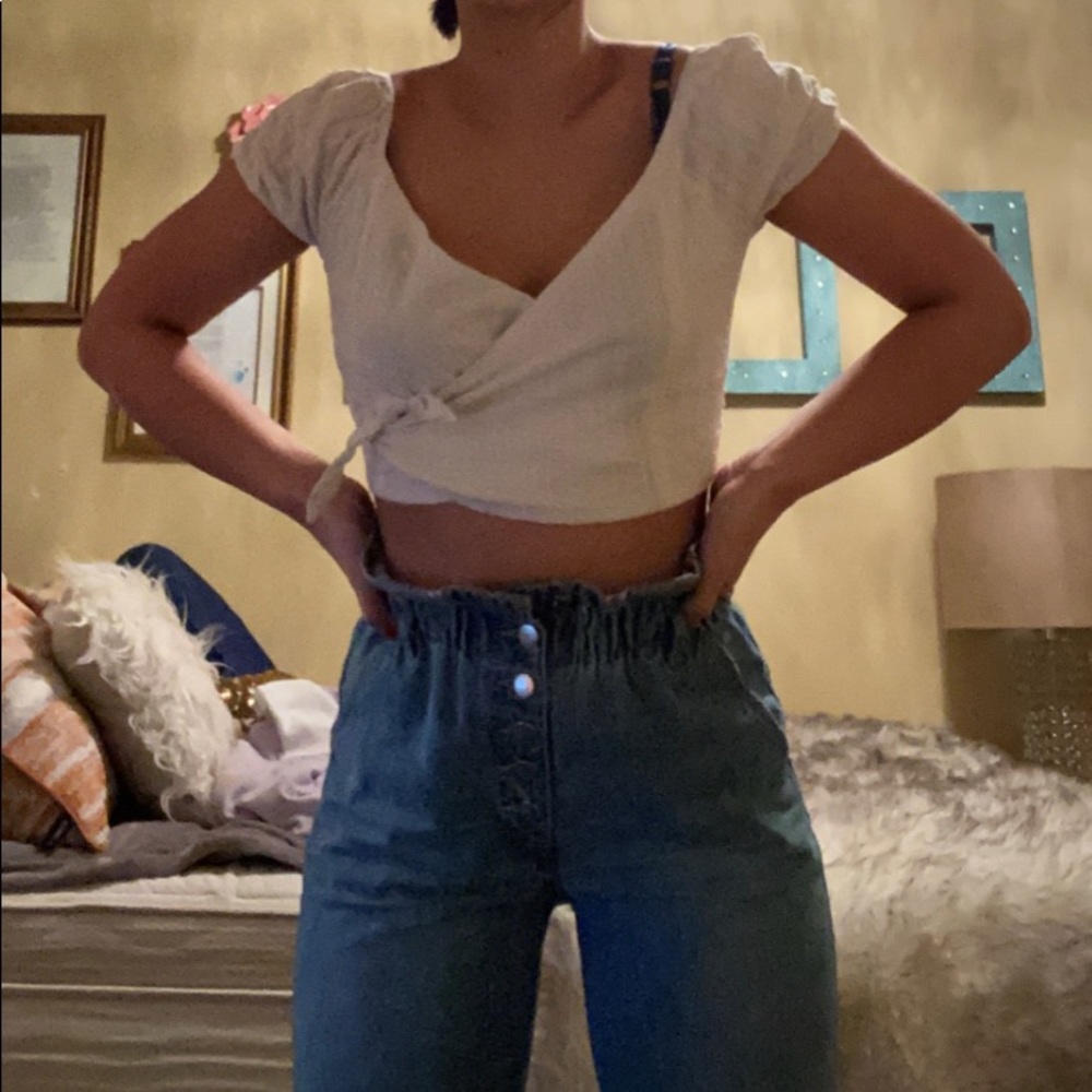 Pacsun white crossover crop top 🏐🎂